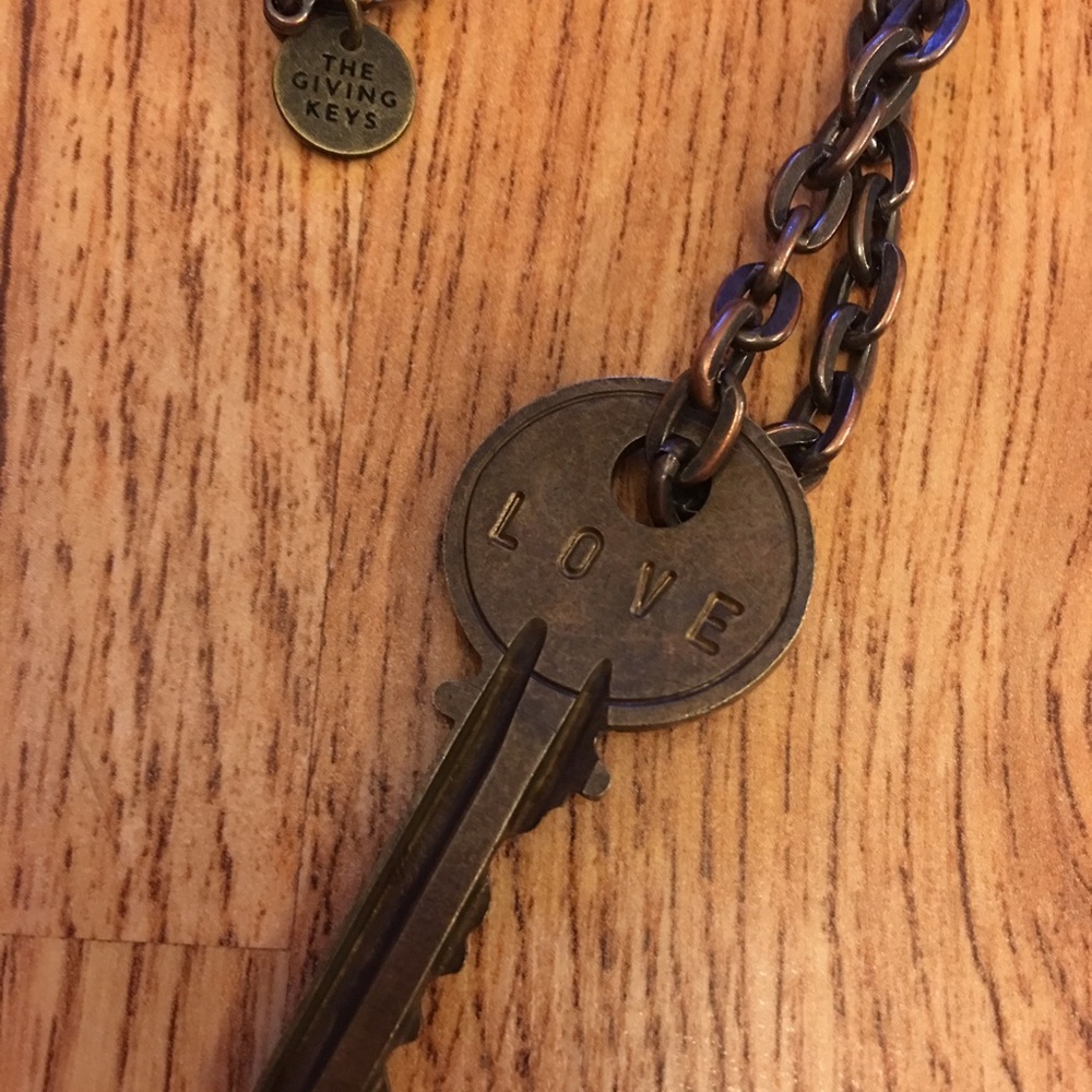The Giving Keys Classic XL "LOVE"
